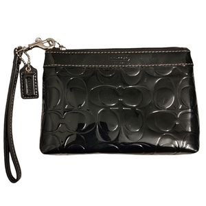 COACH Patent Leather Signature Embossed Pleated Wristlet Wallet Black F43639
